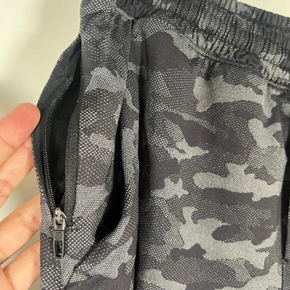 Lululemon Men's Pace Breaker Lined Short 9" 2022 Version L Black Gray Athleisure - Picture 7 of 11